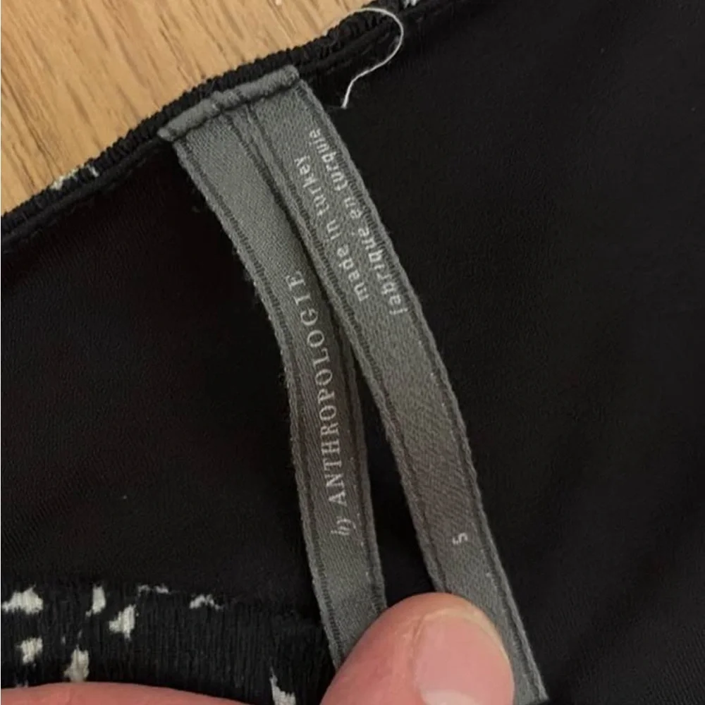 Anthropologie  Black Floral Puff Sleeve Women's Top - Picture 2 of 2